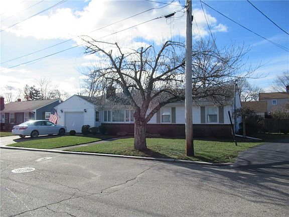 4th image of 23 Larchwood Dr