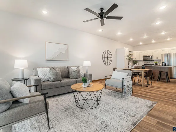 8003 E 44th St, Sioux Falls, SD 57110