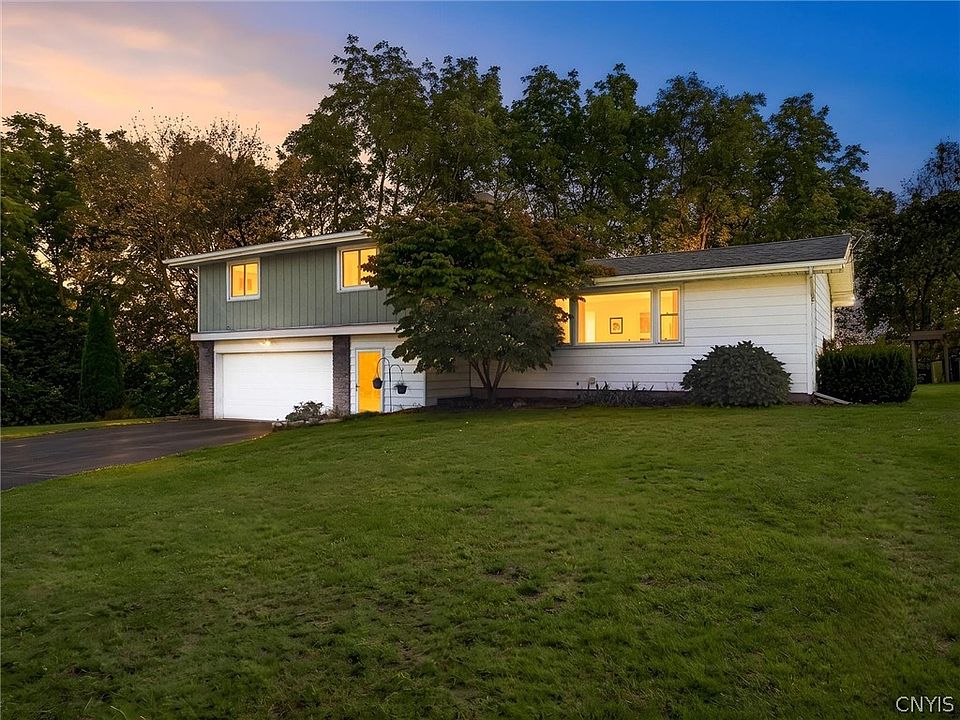 1st image of 133 Oak Hollow Rd