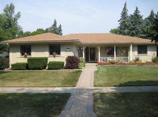 6805 Emerald Shores Dr, Troy, MI