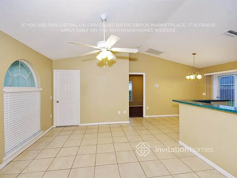 711 Hawk Ln — Photo 3
