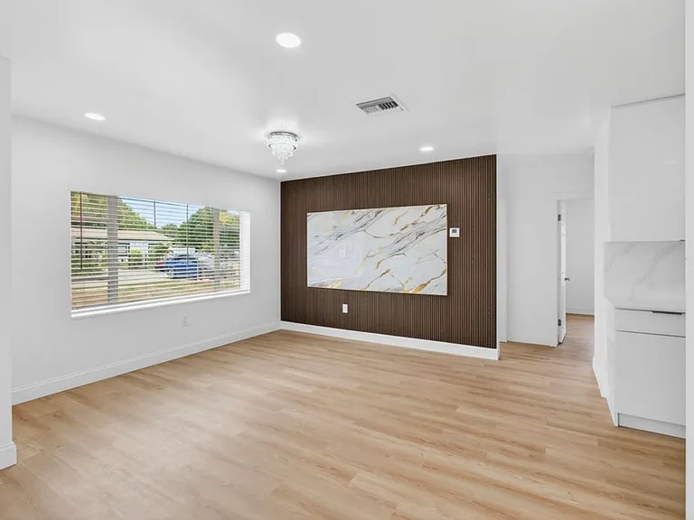 608 Fairfax Rd — Photo 16