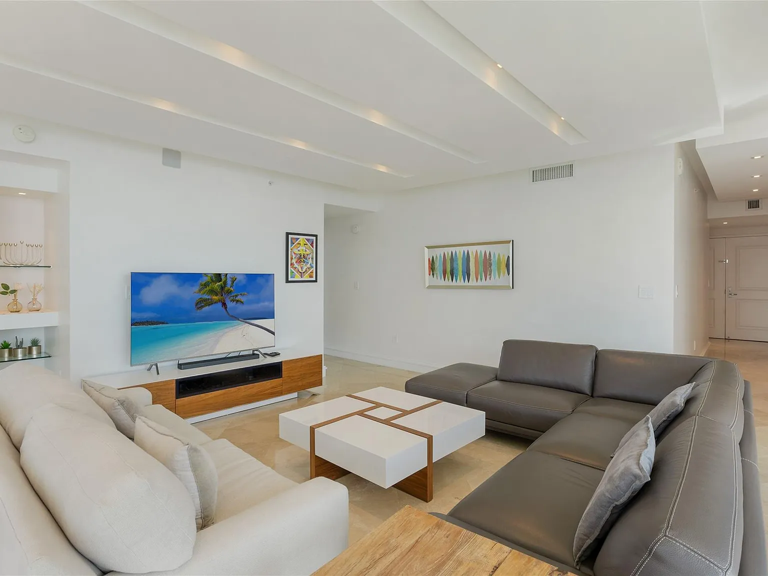 3 bed, 3.0 bath, 2308 sqft, $5,750 — Photo 2