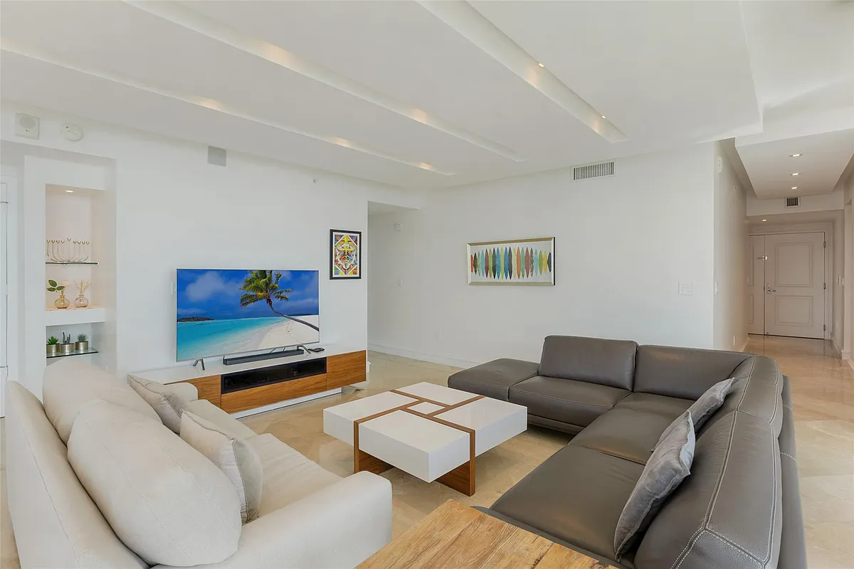 Building Photo - 3101 S Ocean Dr #902