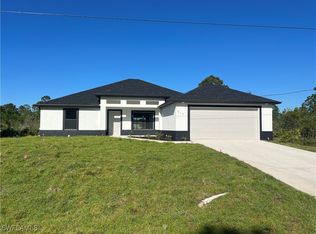 913 Hibiscus Ave, Lehigh Acres, FL 33972