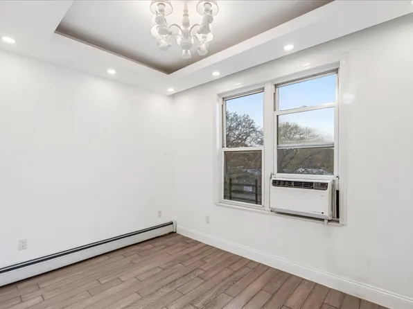 134-05 Dahlia Avenue image 10 of 12