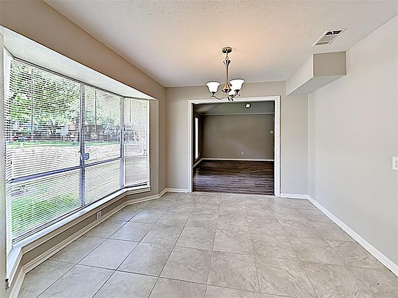 5th image of 2822 Carriage Ln