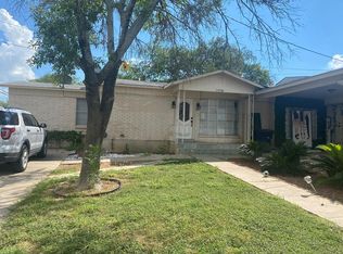 2102 Hillcrest Blvd, Eagle Pass, TX 78852