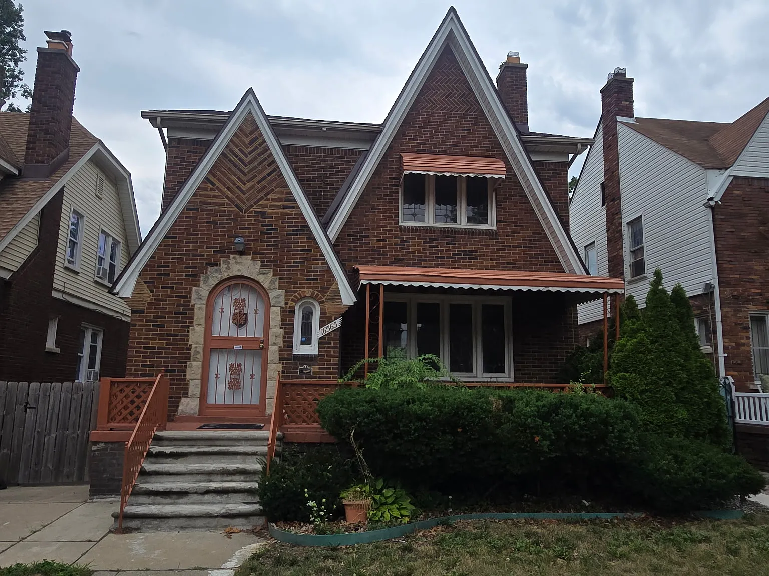 3 bed, 1950 sqft, $1,700 — Photo 1