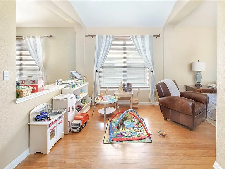 1601 Greenside Dr — Photo 6