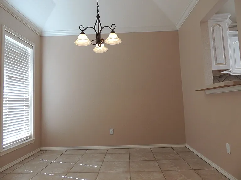 2913 Sunburst Dr — Photo 3