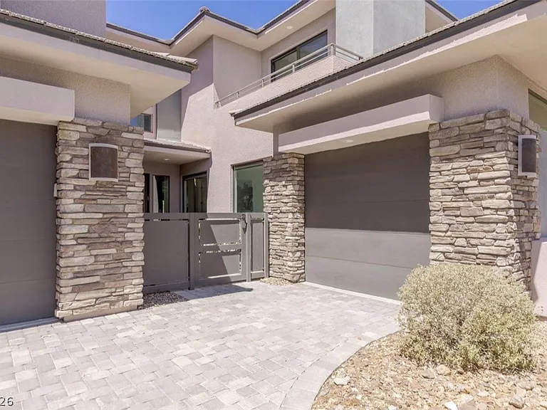47 Pristine Glen St — Photo 9