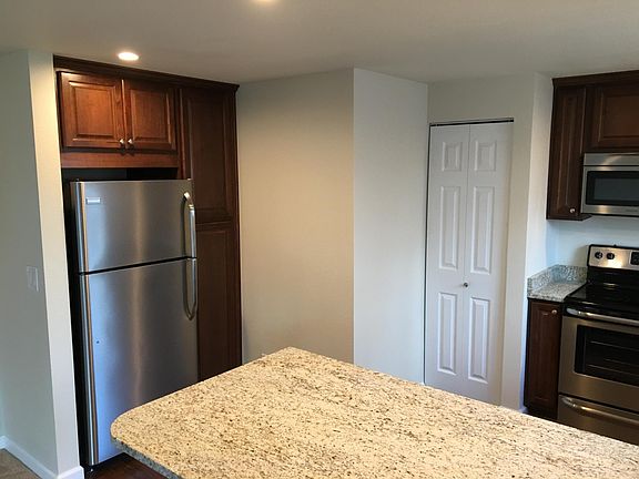 4th image of 11615 91st Lane Ne #5 Kirkland Wa 98034 #5
