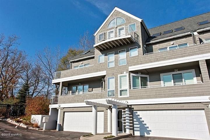1st image of 430 Lake Dr