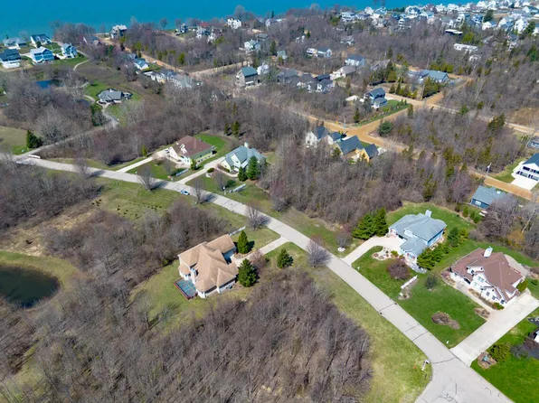 Highfield Beach Dr #5, South Haven, MI 49090