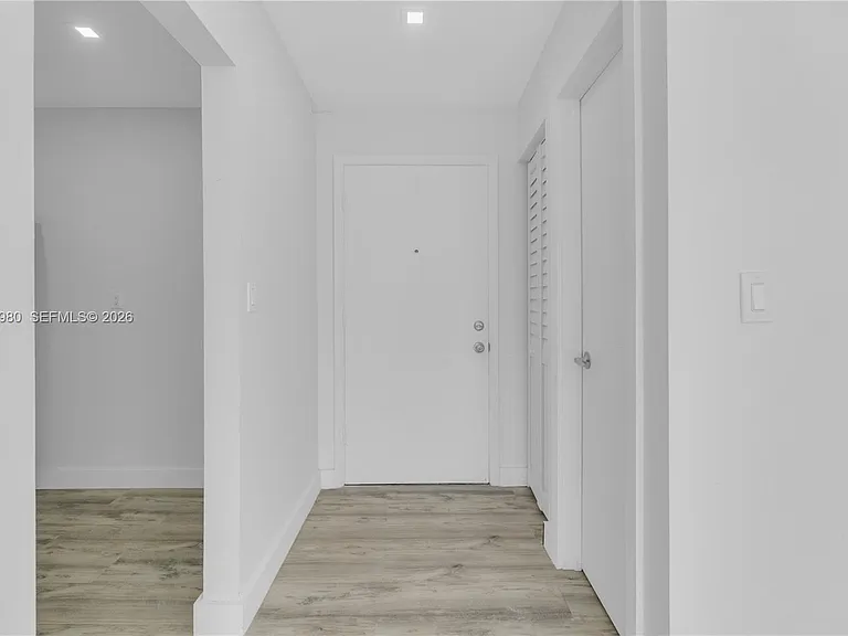 7925 Carlyle Ave #402 — Photo 13