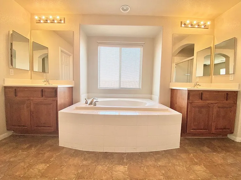 8569 Rhamus Ct — Photo 29