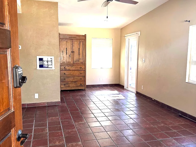 2048 E 6th St #2048 — Photo 4