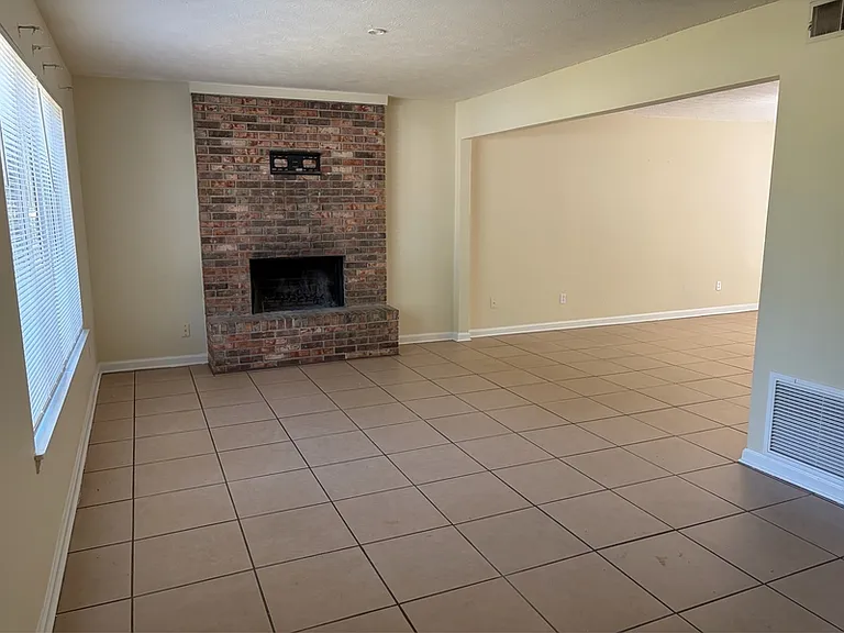 1819 Salmon Dr — Photo 3