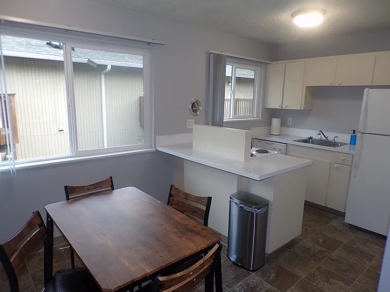 5102 SW 45th Ave #6 — Photo 7