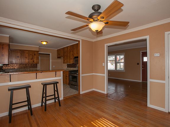 Inviting kitchen bar