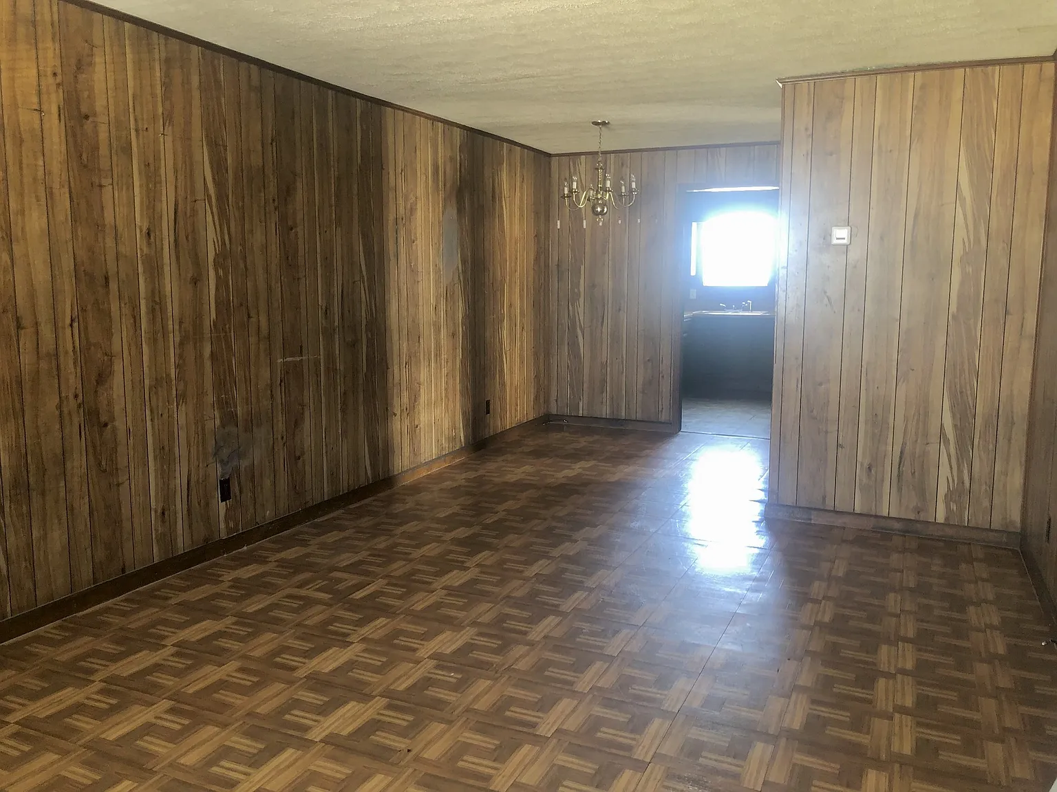 2 bed, 1.0 bath, 878 sqft, $625 — Photo 2