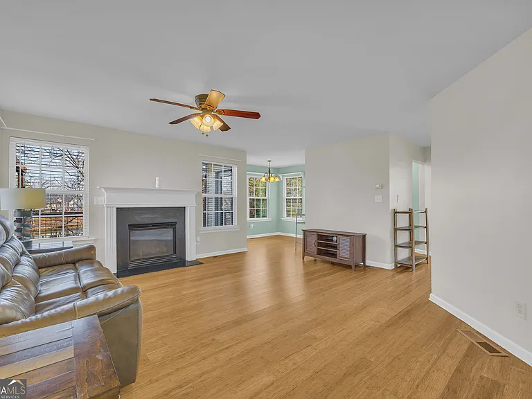 494 Bishop Ct — Photo 27