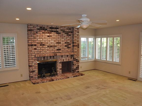 4th image of 1087 Mountain Shadows Rd