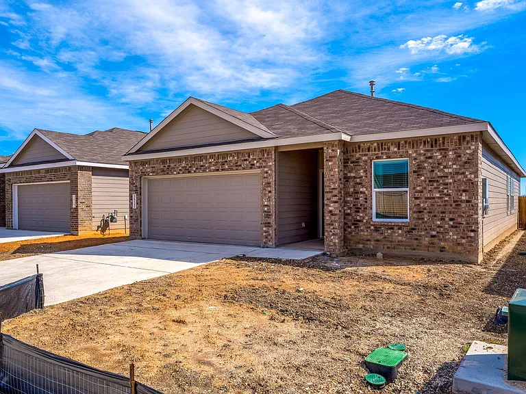 3521 Swift Fox Rd — Photo 37