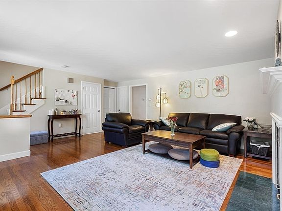 3rd image of 25 Cottage St #25