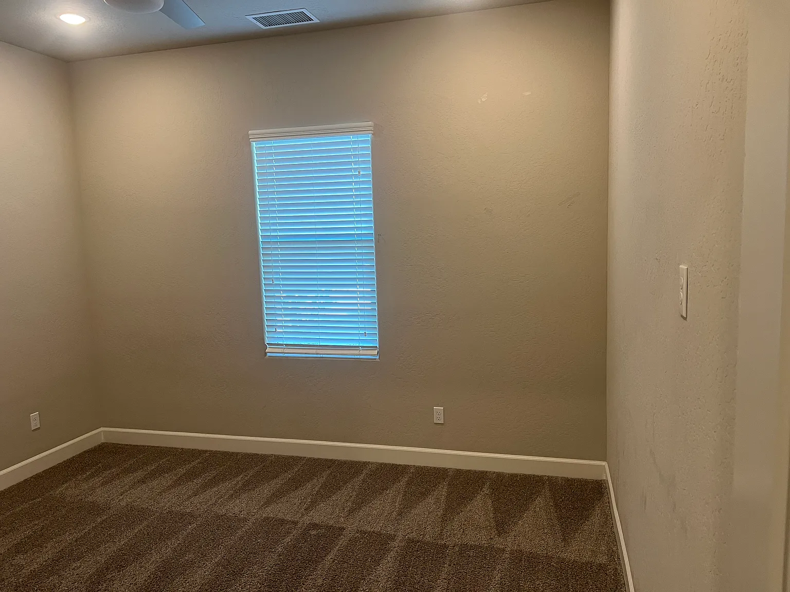 4 bed, 2986 sqft, $1,100 — Photo 2