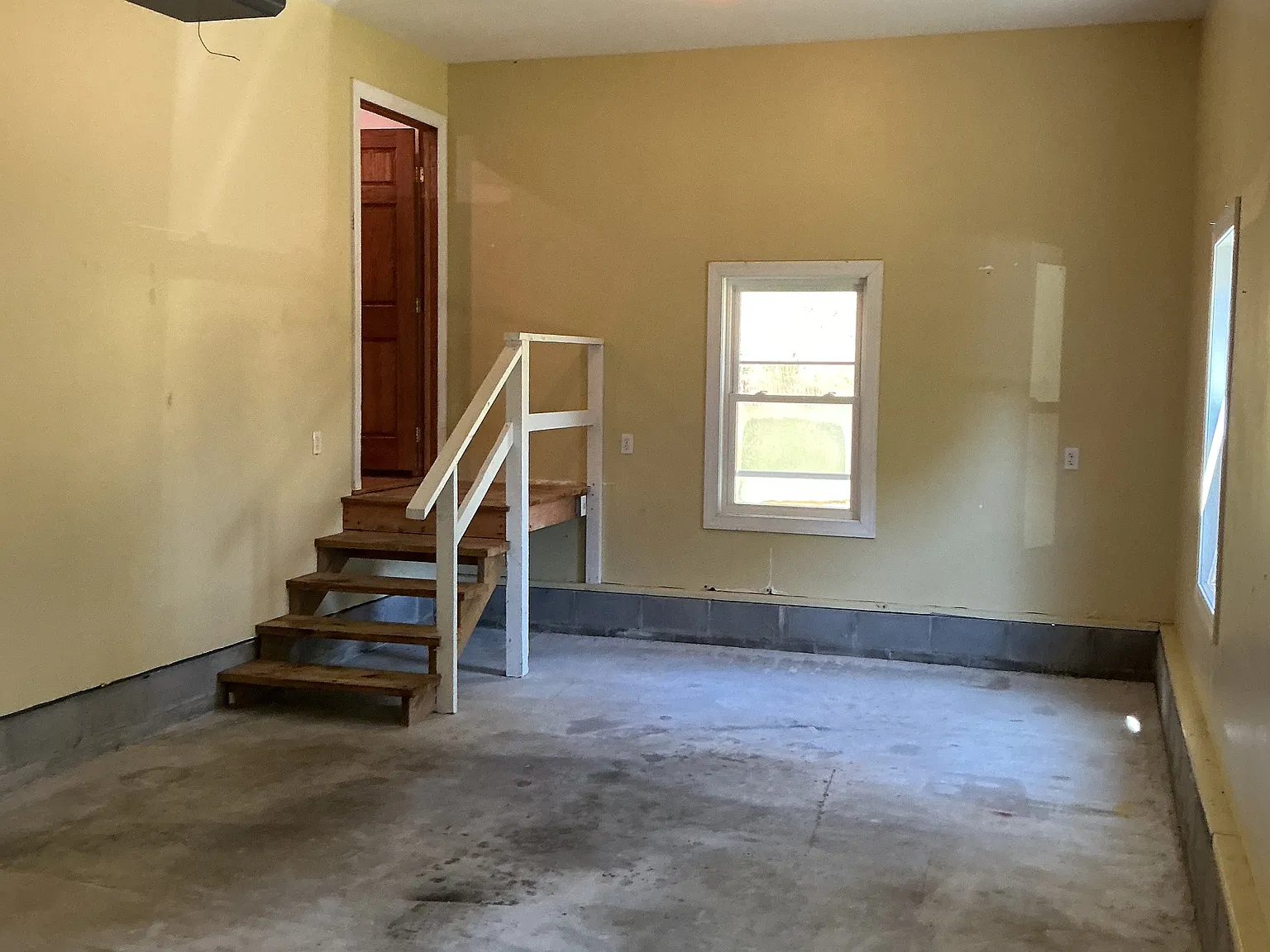 2 bed, 1.5 bath, 1200 sqft, $1,050 — Photo 2