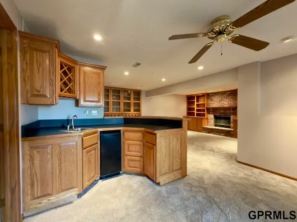 6308 S 28th St, Lincoln, NE 68516