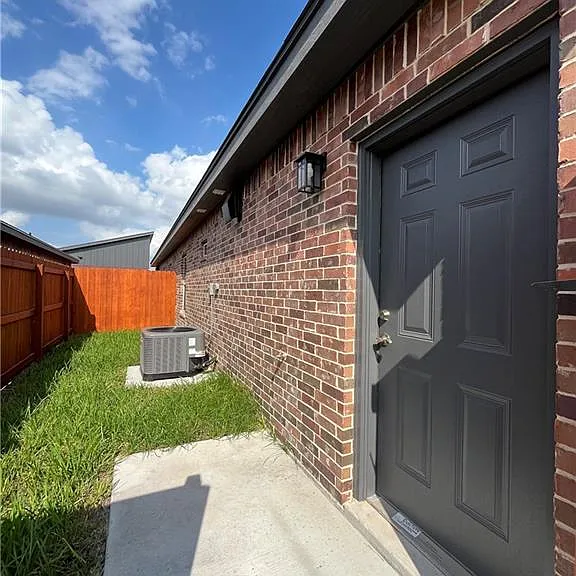 902 Hidden Hills St #3 — Photo 8