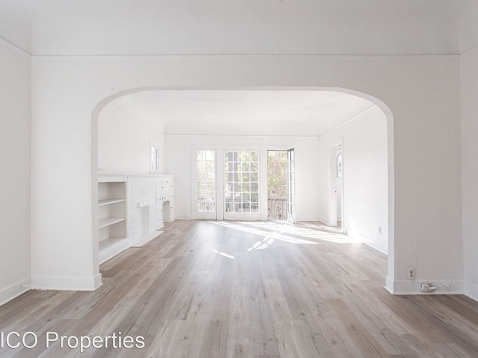 1st image of 1000 1/2 N Croft Ave #10569915