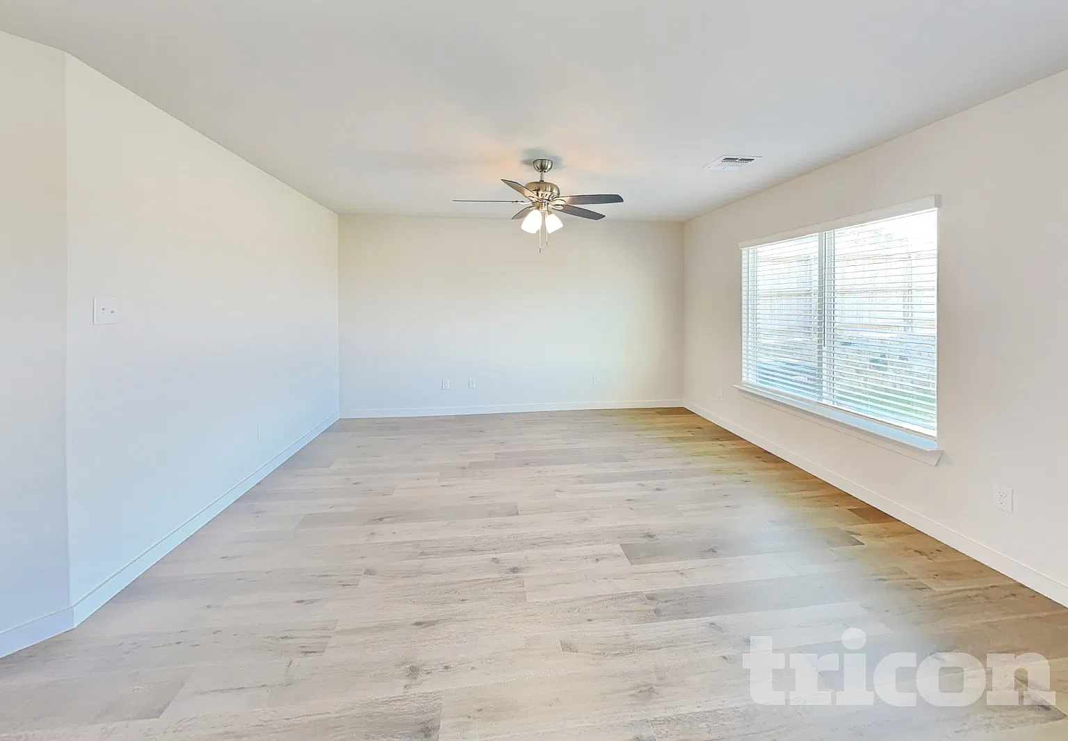 10105 Throttle Ln Fort Worth TX — Photo 4