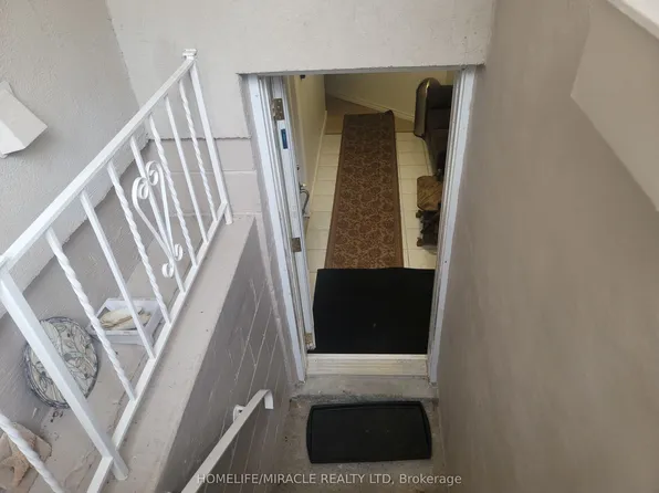 1252 Hillhurst Rd #Basement, Oakville, ON L6J 1X4