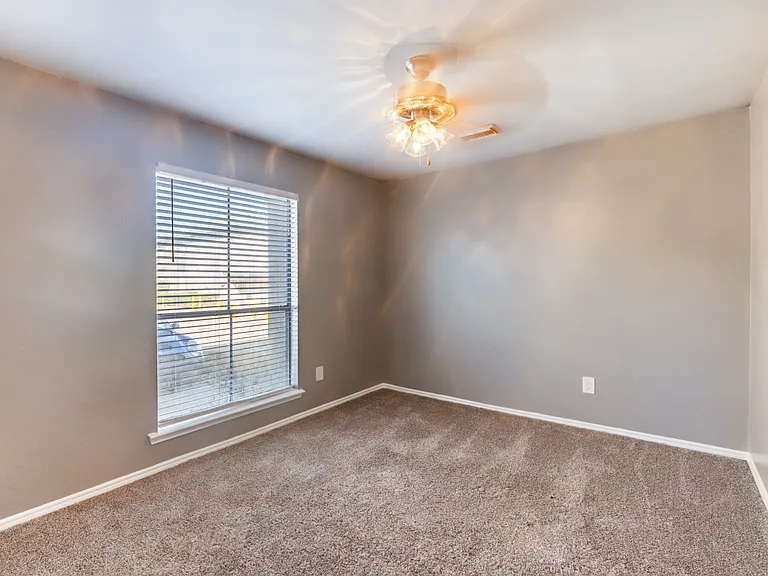 Spring Hill Village Apartments — Photo 28