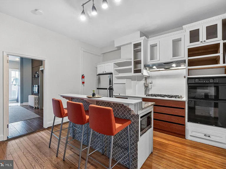 19 R St NW #B — Photo 12