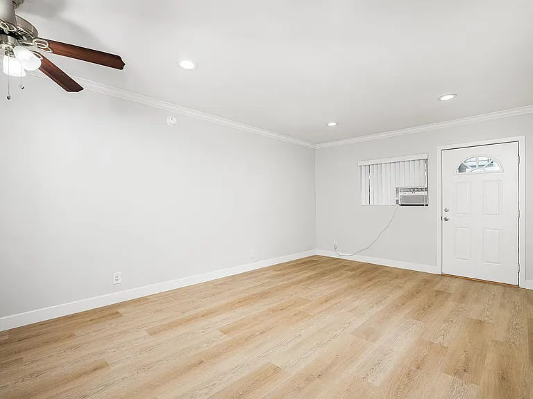 1750 Coronado Ave #6 — Photo 8