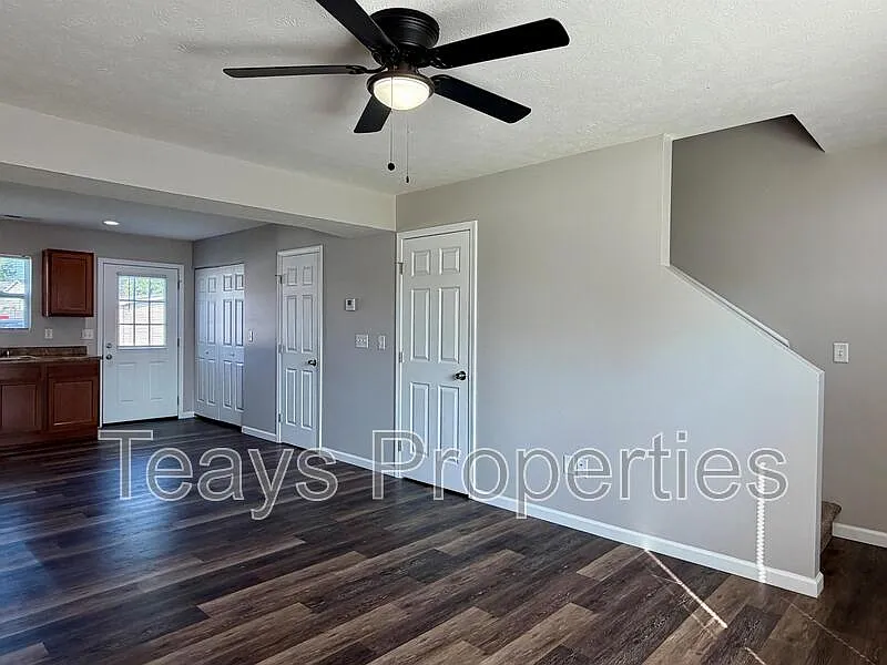 2 bed, 1.5 bath, 950 sqft, $1,000 — Photo 2