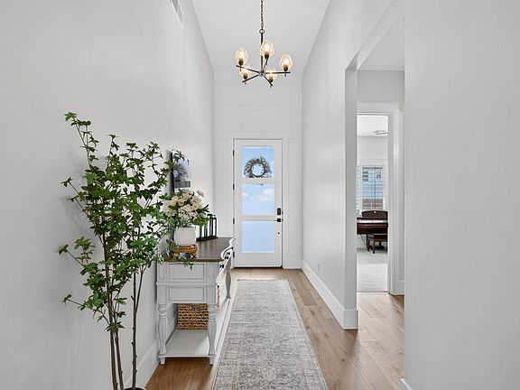 4th image of 2991 E Rill Dr