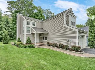 118 Hitching Post Ln, Yorktown Heights, NY 10598