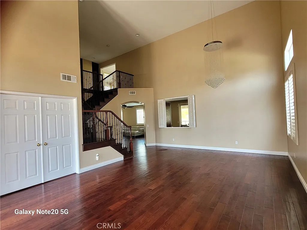 4 bed, 2.5 bath, 2707 sqft, $4,250 — Photo 2