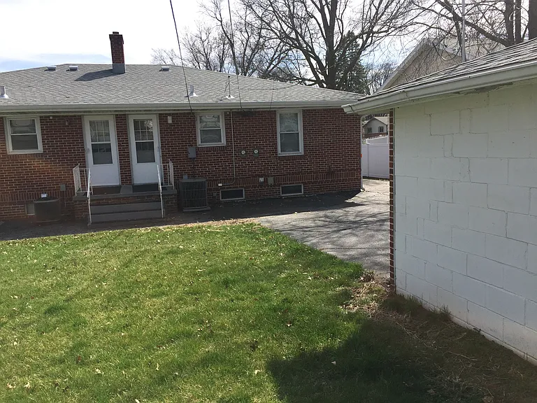 6124 Western Ave — Photo 3