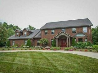 204 N Pineridge Ct, Muncie, IN 47304