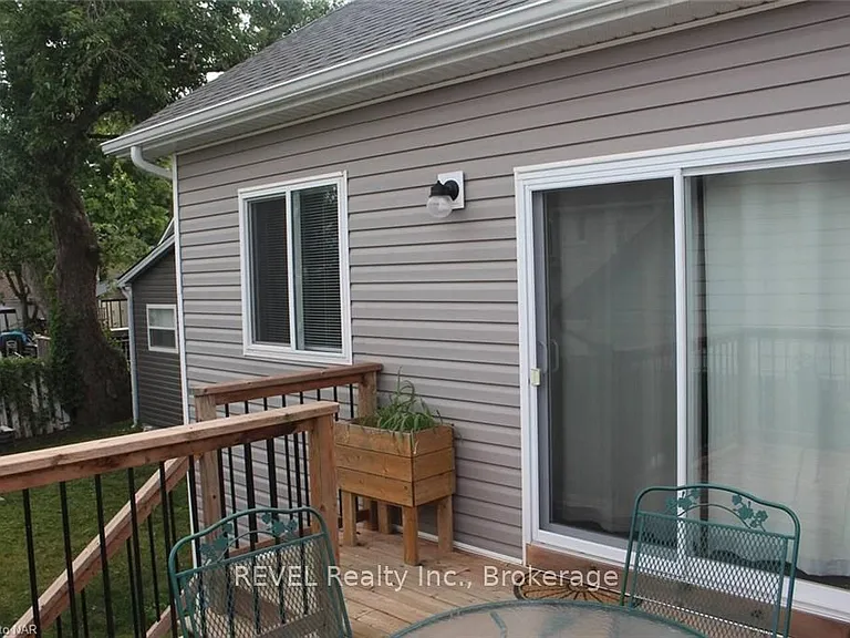 438 McAlpine Ave N — Photo 14