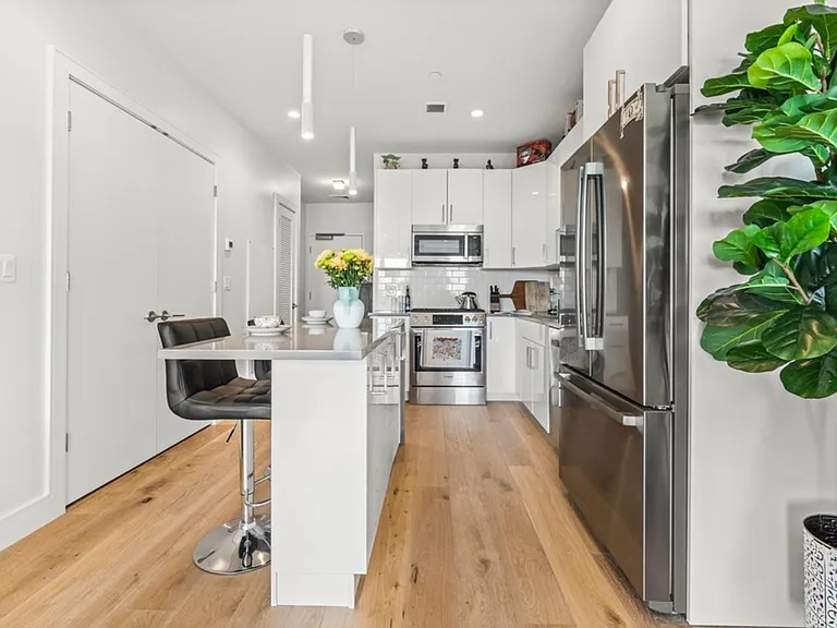 420 W Broadway #302 — Photo 9
