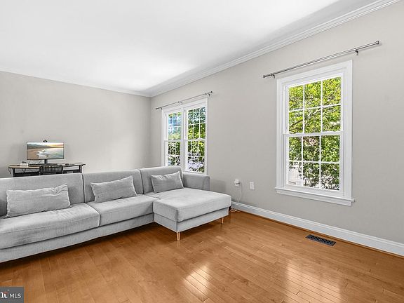 5th image of 10256 Eagle Nest Ct