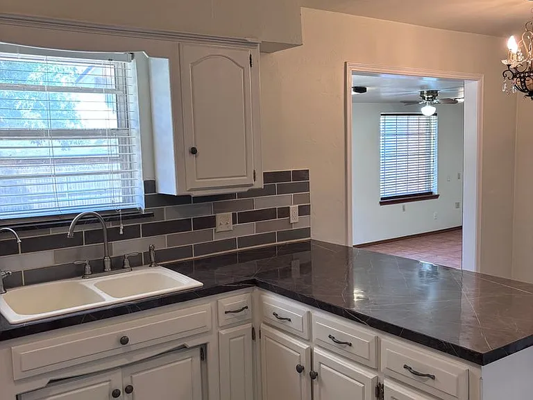 802 Amity Ln — Photo 14